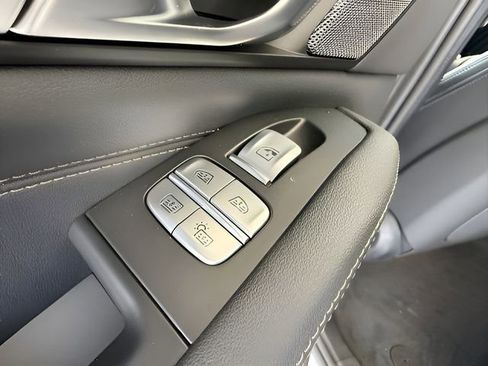 Used 2026 BMW X7 xDrive40i w/ Premium Package image 17