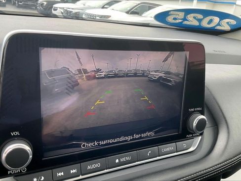 Used 2025 Nissan Rogue SV AWD/4WD image 22