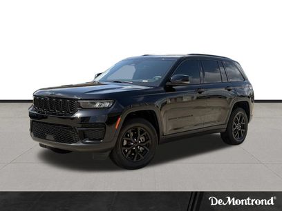 Used 2025 Jeep Grand Cherokee Altitude