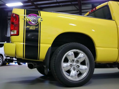 Used 2005 Dodge Ram 1500 Truck SLT w/ Rumblebee Group image 13