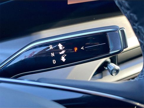 New 2026 Cadillac Vistiq Luxury image 16