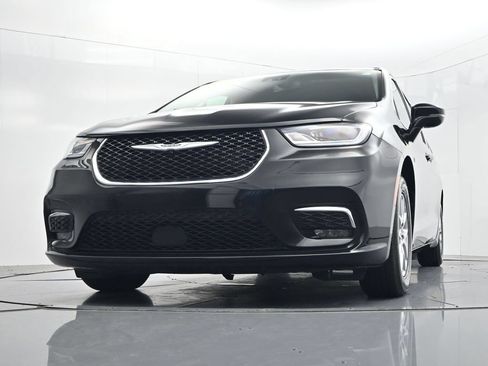 Used 2022 Chrysler Pacifica Touring-L FWD image 44