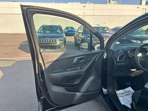 Used 2020 Chevrolet Trax LS w/ LPO, Protection Package FWD image 13
