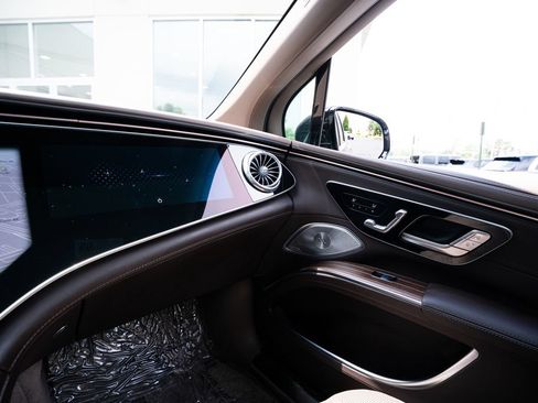 Used 2024 Mercedes-Benz Maybach EQS 680 4MATIC image 41