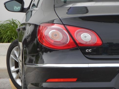 Used 2010 Volkswagen CC Luxury FWD image 1