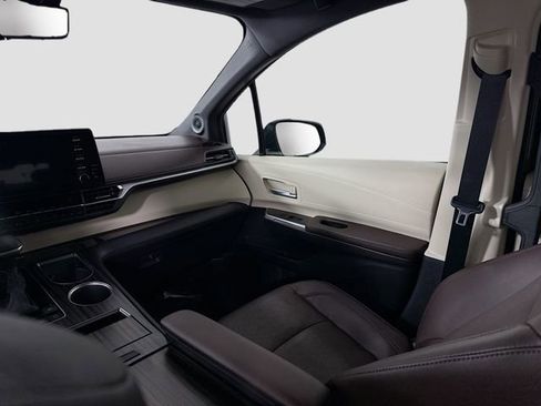 Certified 2023 Toyota Sienna Platinum image 25