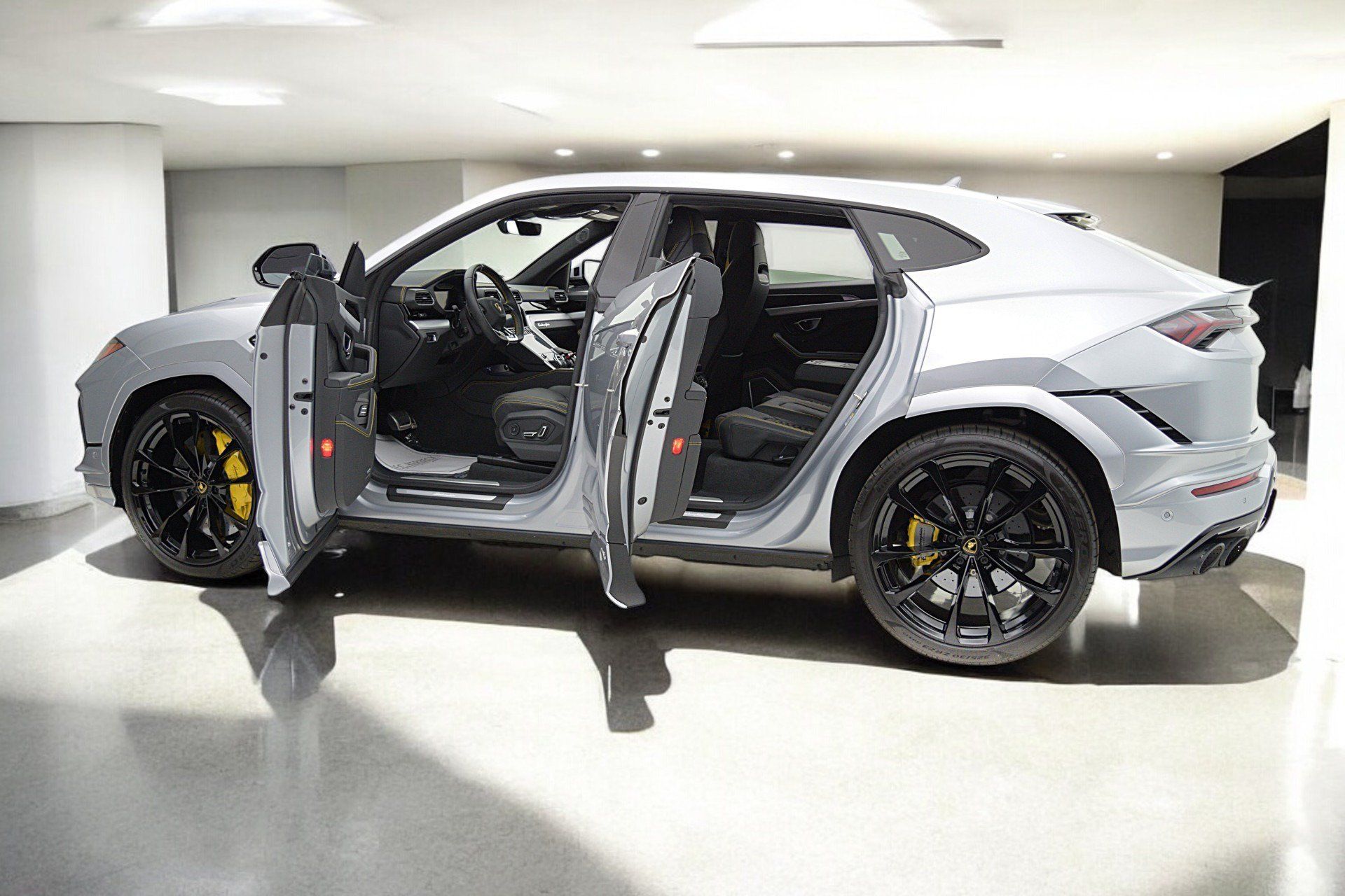 Used 2023 Lamborghini Urus S AWD/4WD image 5