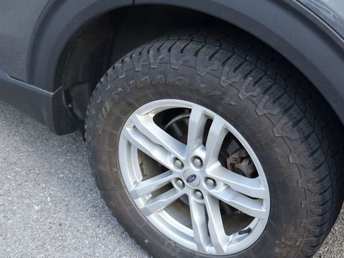 Used 2022 Ford Explorer XLT AWD/4WD image 9