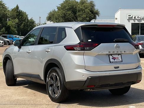 Used 2025 Nissan Rogue SV FWD image 6