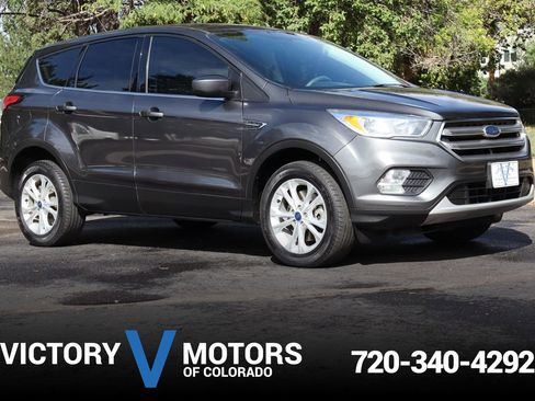 Used 2017 Ford Escape SE image 1