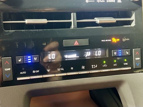 Used 2021 Toyota Avalon Limited w/ Advanced Safety Package FWD image 26