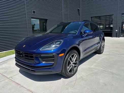 Certified 2025 Porsche Macan AWD/4WD image 1