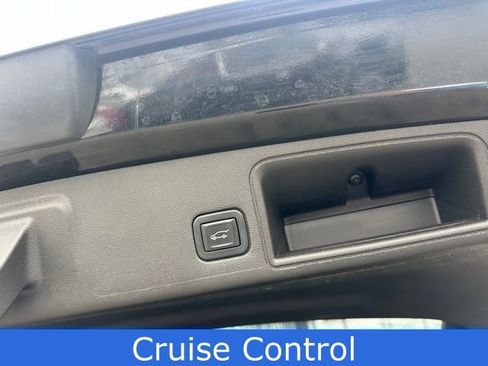 Used 2022 GMC Terrain SLT image 17