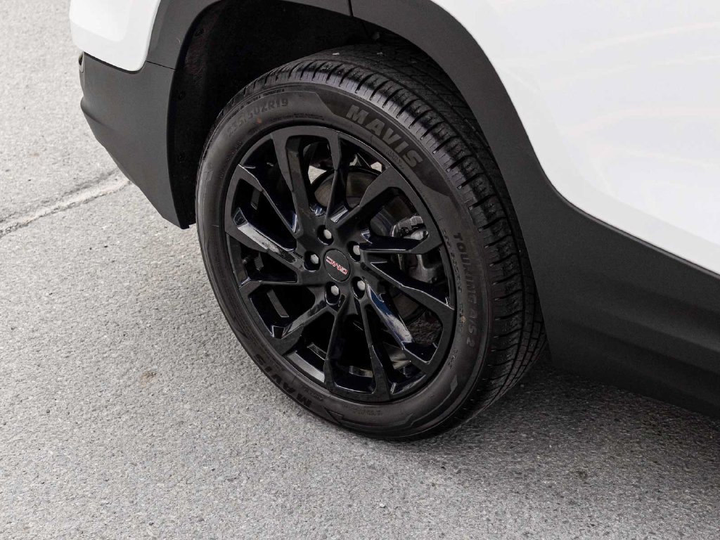 Used 2024 GMC Terrain SLT w/ Elevation Edition AWD/4WD image 10