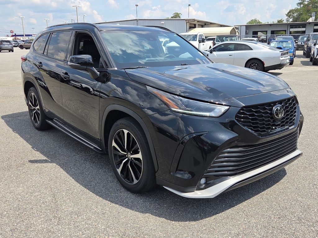 Used 2022 Toyota Highlander XSE FWD image 17