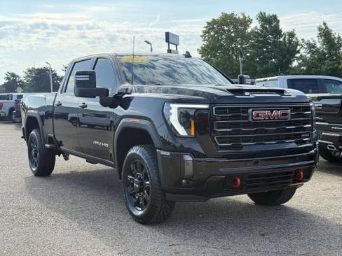 Used 2024 GMC Sierra 2500 AT4 AWD/4WD image 4