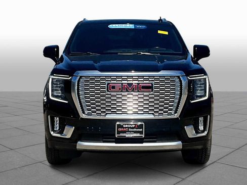 Used 2021 GMC Yukon Denali w/ Denali Premium Package image 4
