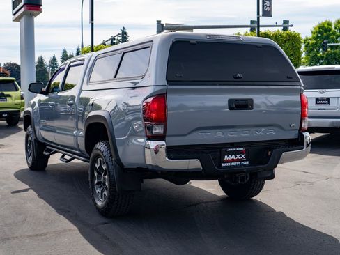 Used 2018 Toyota Tacoma TRD Off-Road AWD/4WD image 12