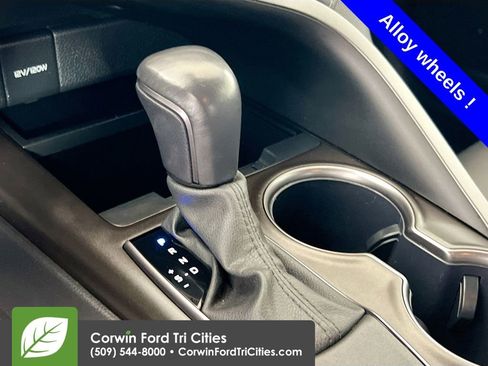 Used 2024 Toyota Camry SE FWD image 10