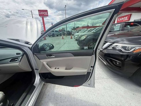 Used 2019 Hyundai Sonata SE FWD image 11