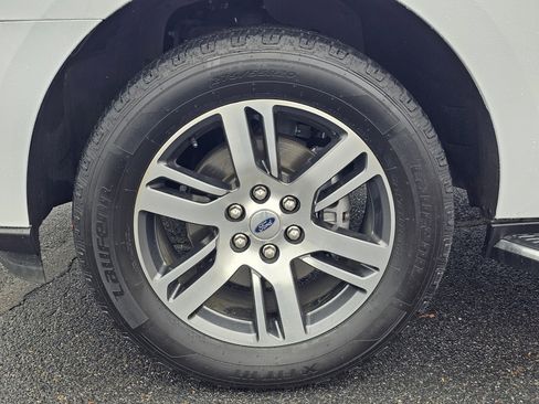 Used 2023 Ford Expedition Max Limited image 8