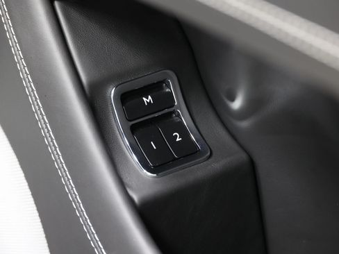 Used 2018 Bentley Bentayga AWD/4WD image 99