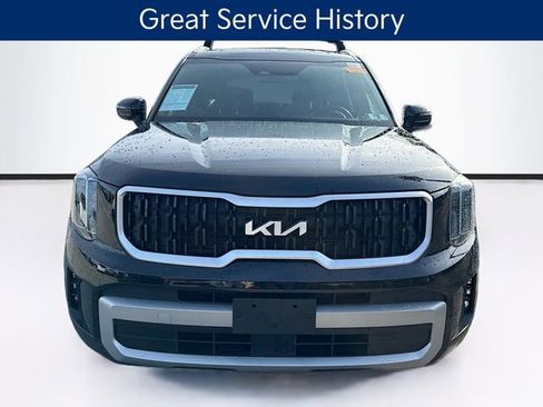 Used 2023 Kia Telluride EX w/ EX Captain's Chair Package image 2