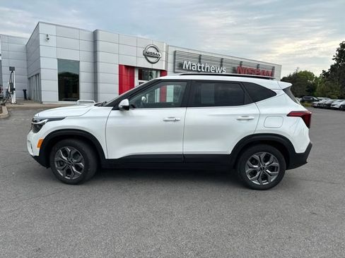 Used 2024 Kia Seltos S AWD/4WD image 2