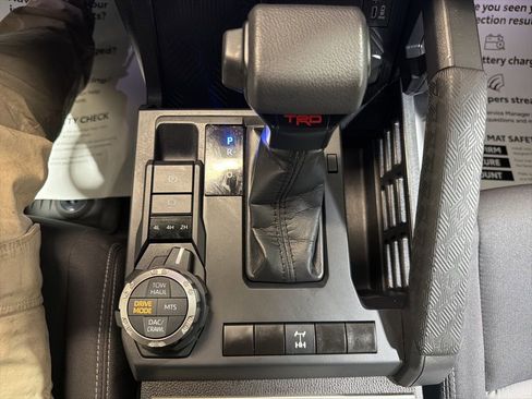 Used 2025 Toyota Tacoma TRD Off-Road image 32