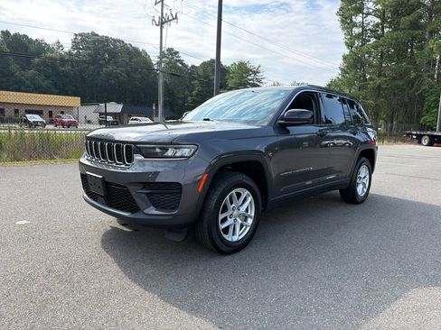 Used 2024 Jeep Grand Cherokee Laredo X AWD/4WD image 2