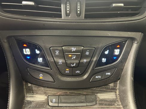 Used 2020 Buick Envision Premium w/ Driver Confidence Package AWD/4WD image 15