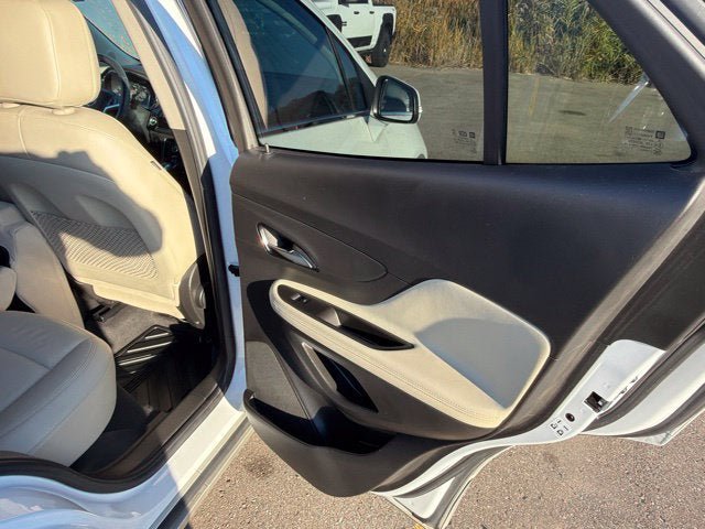 Used 2018 Buick Encore Essence w/ Experience Buick Package FWD image 9