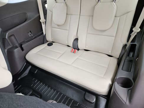 Used 2020 Ford Explorer Platinum w/ Premium Technology Package image 35