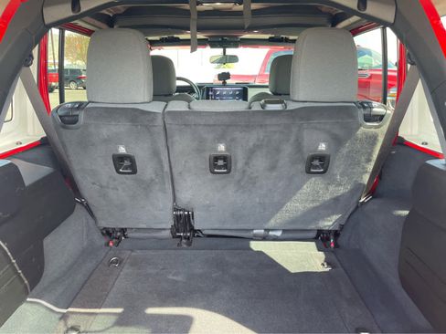 Used 2024 Jeep Wrangler Unlimited Sport AWD/4WD image 9
