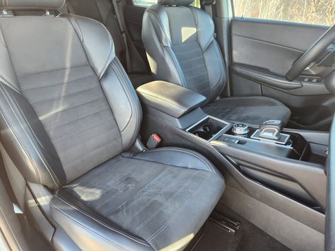 Used 2024 Mitsubishi Outlander SE image 11