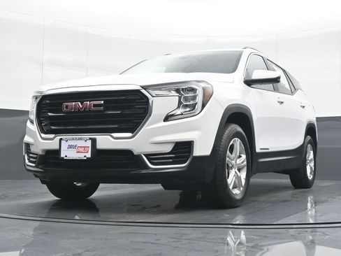 Used 2023 GMC Terrain SLE w/ Driver Convenience Package image 16