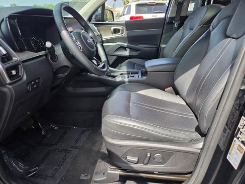 Used 2023 Kia Sorento EX w/ Panoramic Sunroof Package FWD image 9