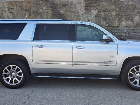 Used 2018 GMC Yukon XL Denali RWD image 2