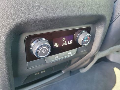 Used 2026 Chevrolet Traverse LT FWD image 16