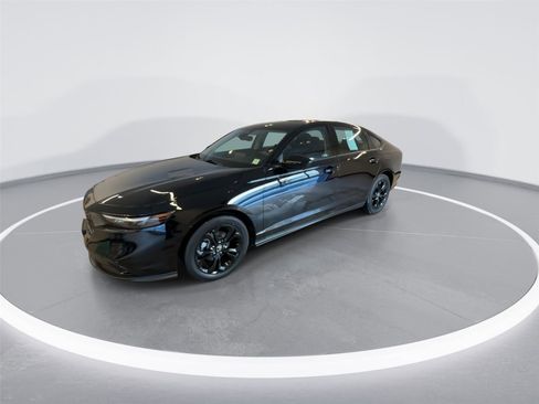Used 2025 Honda Accord SE image 4