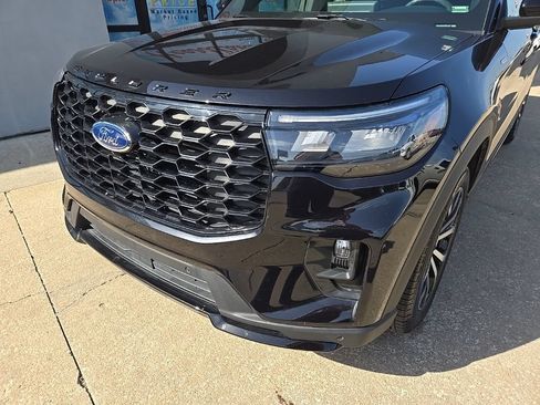 Used 2025 Ford Explorer ST-Line AWD/4WD image 17