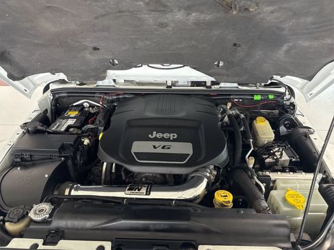 Used 2016 Jeep Wrangler Unlimited Sahara AWD/4WD image 6