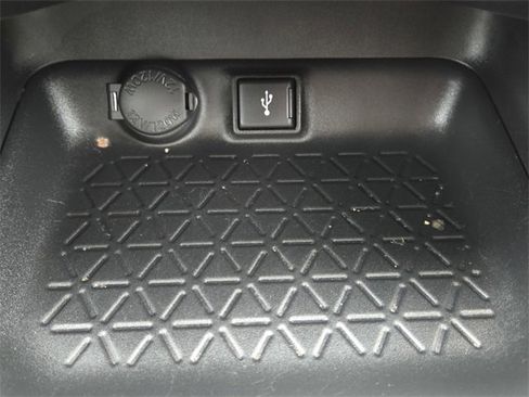 Used 2021 Toyota RAV4 LE image 20