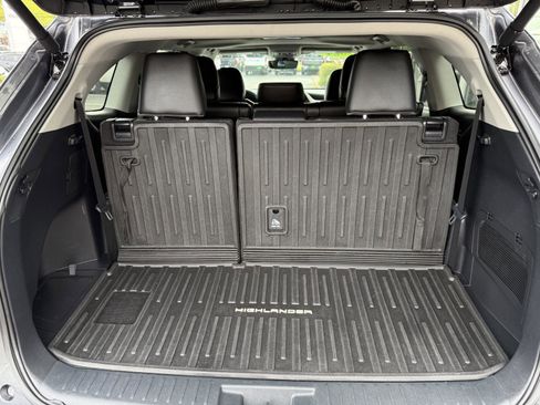 Certified 2024 Toyota Highlander XLE AWD/4WD image 16