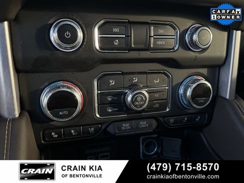 Used 2021 GMC Yukon XL SLT w/ SLT Premium Package image 18