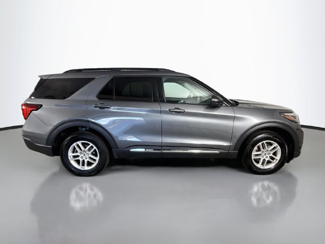 Used 2025 Ford Explorer Active AWD/4WD image 8