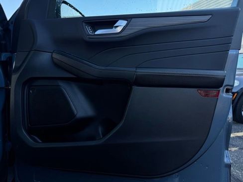 Used 2023 Ford Escape Platinum image 17