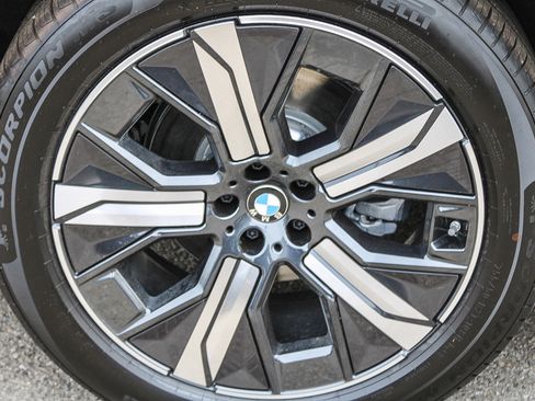 New 2026 BMW iX xDrive60 w/ Premium Package AWD/4WD image 11