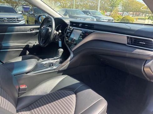 Used 2018 Toyota Camry SE FWD image 14