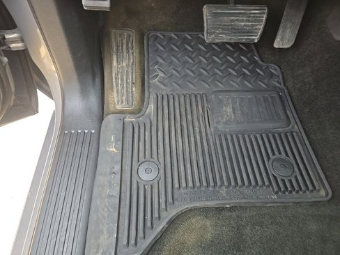 Used 2017 GMC Sierra 1500 SLE w/ SLE Value Package image 13